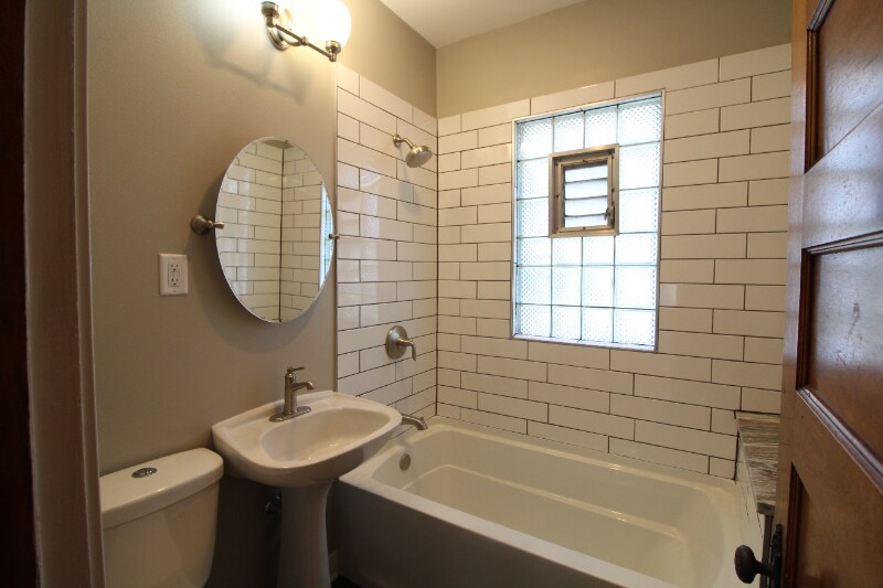 Building Photo - 2857 N Murray Ave