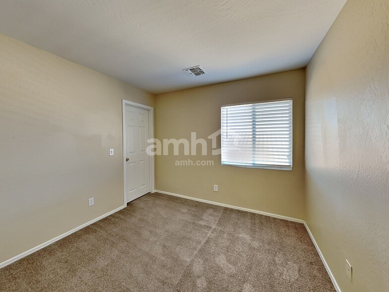 Building Photo - 22653 W Mesquite Dr