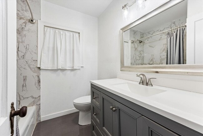 Building Photo - 1002 Ellingson Ln