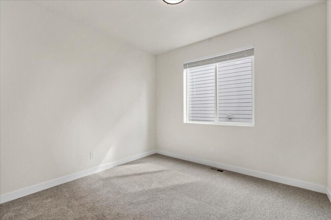 Building Photo - Newly Constructed Home with Spacious Layout
