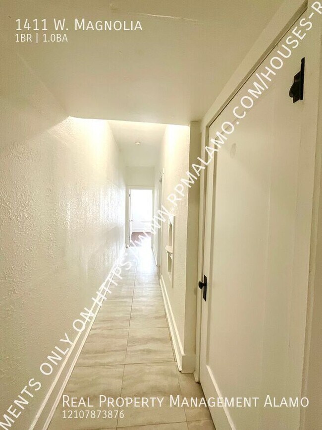 Building Photo - 1411 W. Magnolia-