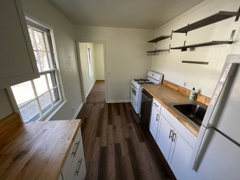 Building Photo - 1007 Gott St