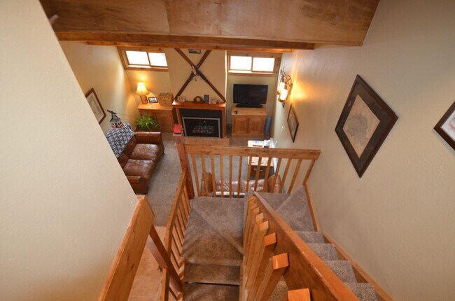 Building Photo - Pets Negotiable!  Walk to town, community hot tub! 2 month lease!