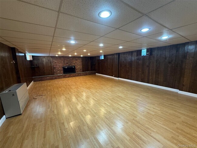Building Photo - 29 Eastview Dr