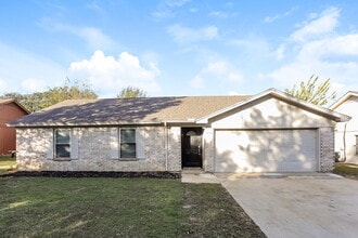Building Photo - 6004 Cool Springs Dr
