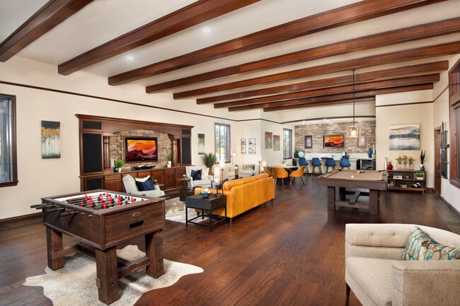 Building Photo - Las Colinas At Black Canyon