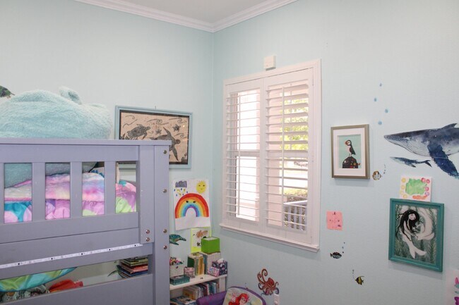 Building Photo - Gorgeous Single Story 3 Bedroom, 2 Bath wi...