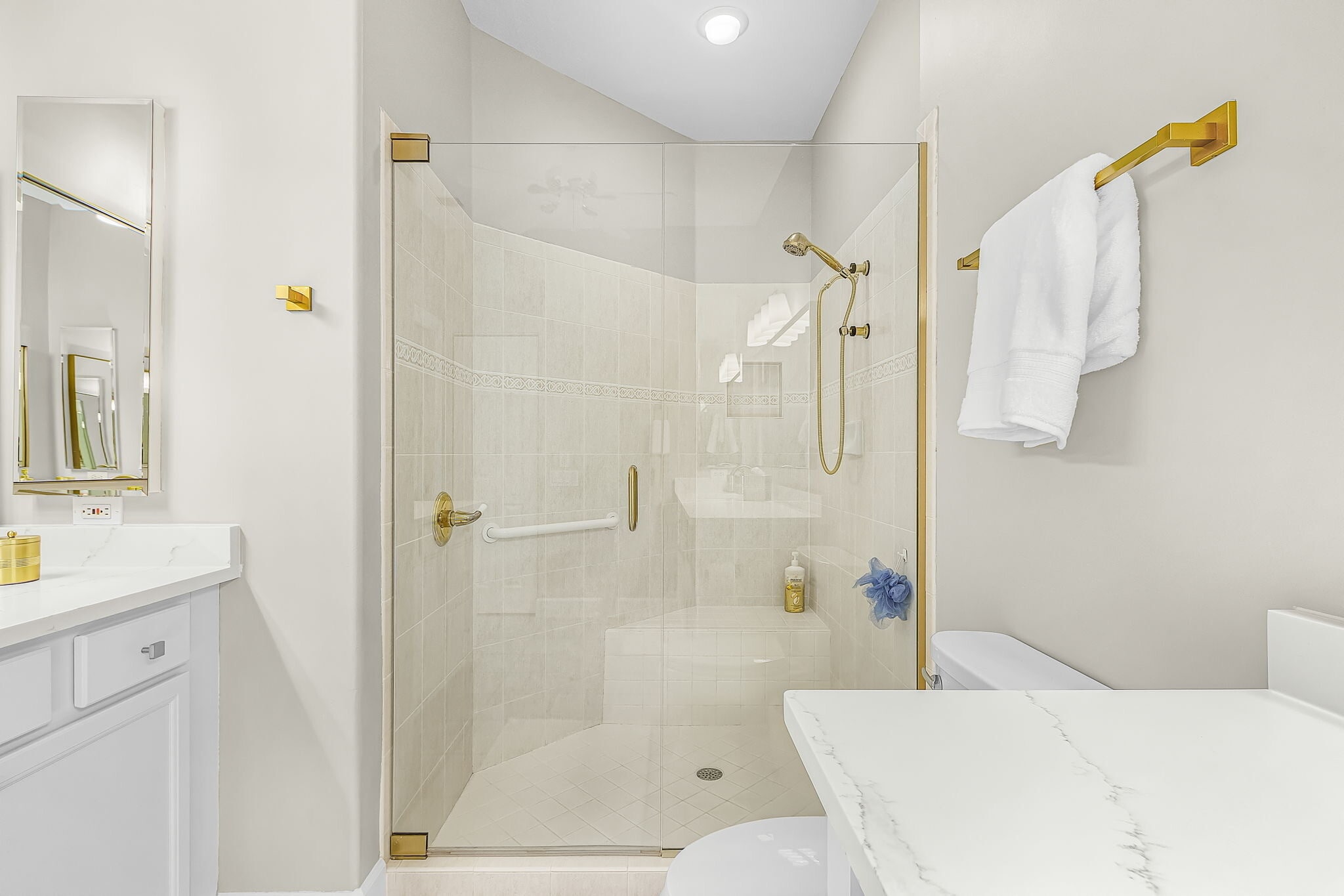 Walk in Shower - 8899 Bristol Bnd