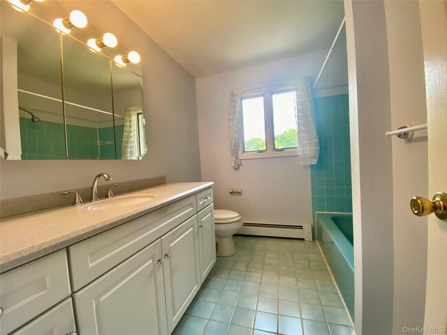 Building Photo - 21 Fairway Dr