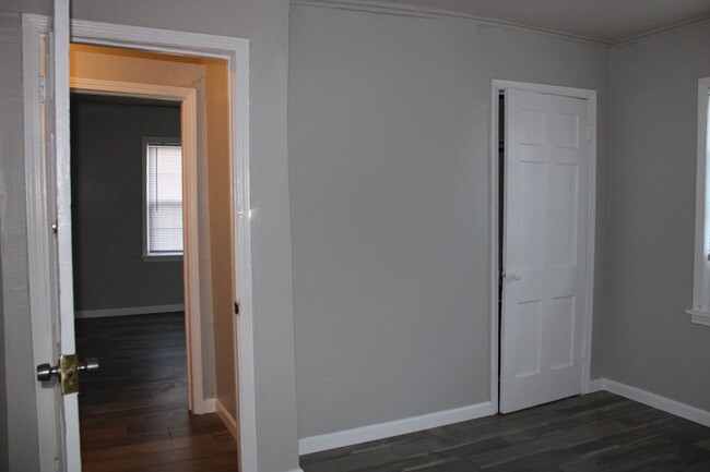 Building Photo - 2 bed, remodeled!