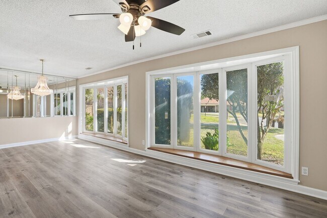 Building Photo - Mayfair Home For Lease with Backyard Oasis!