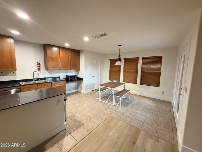 Building Photo - 3582 E Santa Fe Ln