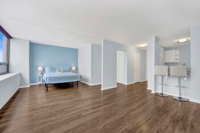 Building Photo - 2800 N Lake Shore Dr
