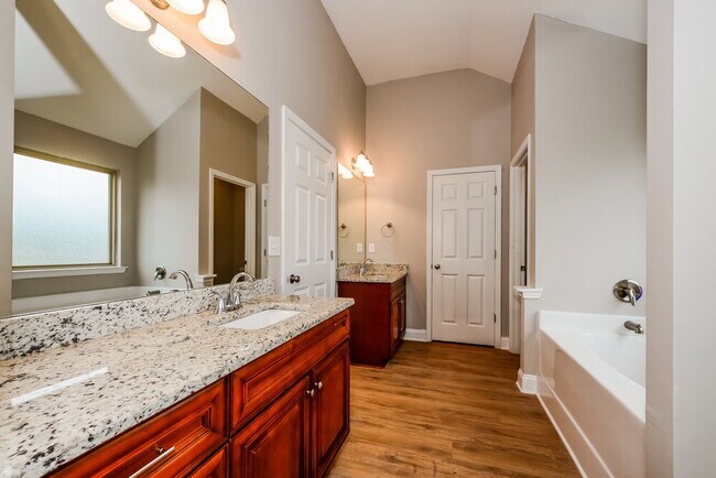 Building Photo - 2291 Wentworth Park Dr