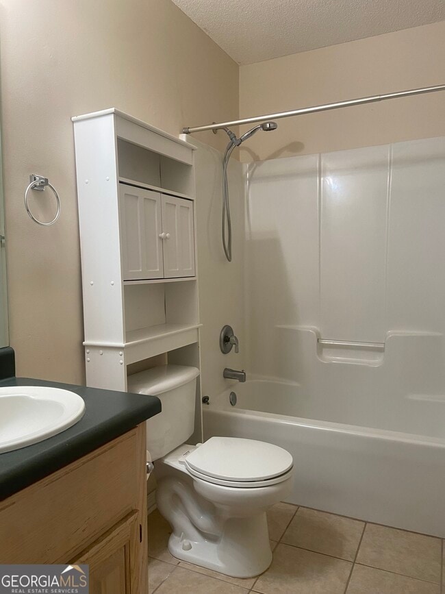 Building Photo - 105 Luster Ct