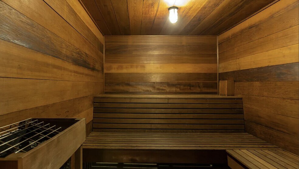 Suanna - 11970 Montana Ave