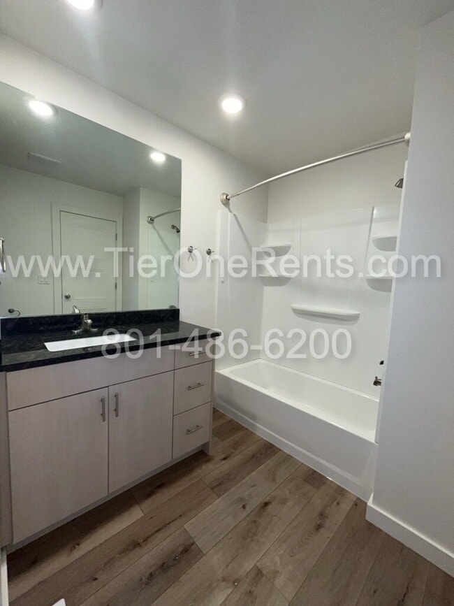 Building Photo - NO DEPOSIT option available for qualified ...