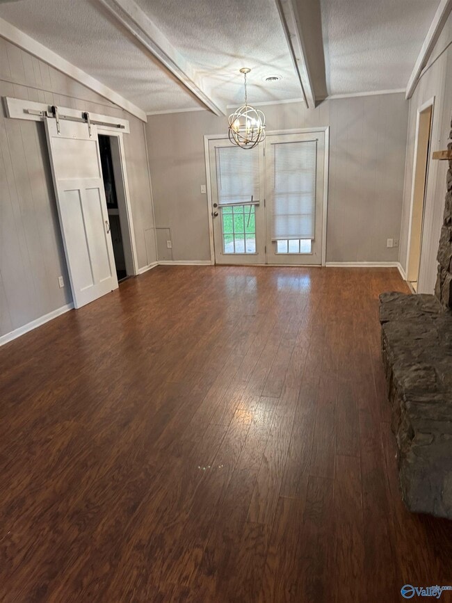 Building Photo - 902 Danmann Cir SE