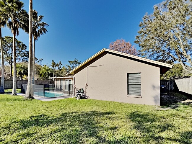 Building Photo - 14902 Pelican Point