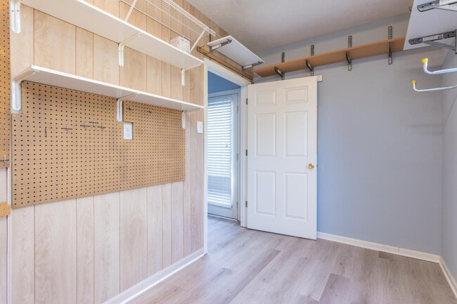 Building Photo - 9300 Greythorne Way