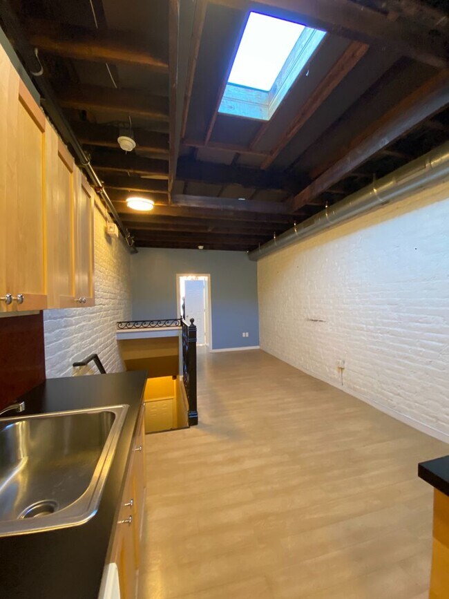 Building Photo - 17 1/2 N 17th