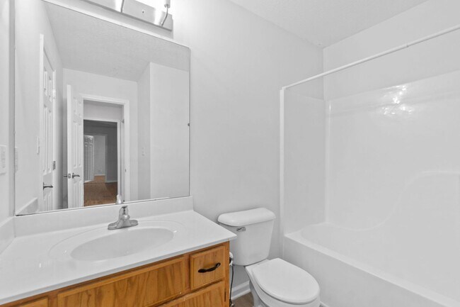 Building Photo - 941 Crabapple Ln