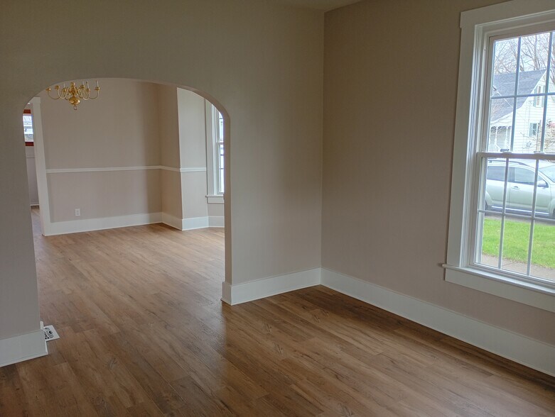 Building Photo - 501 W Main St