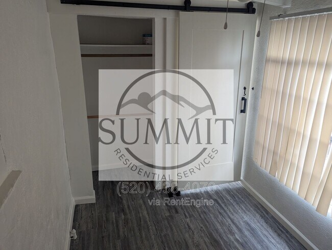 Building Photo - 272 E Calle Arizona