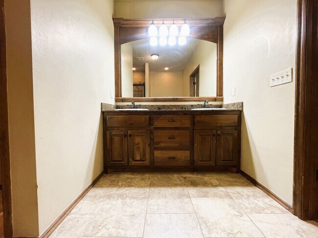 Building Photo - 14812 Brent Cir