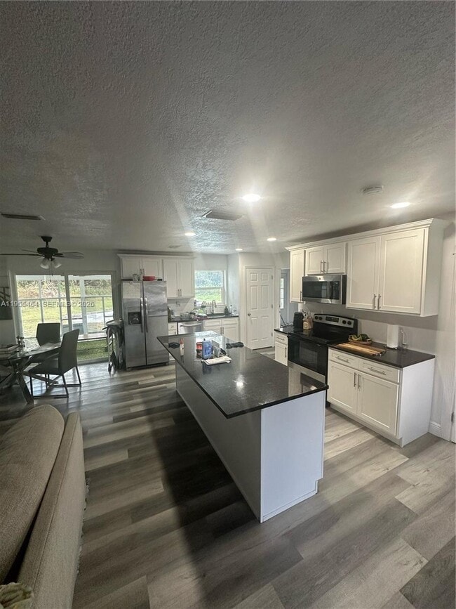 Building Photo - 1011 Gerona Ave