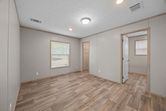 Building Photo - Peaceful 3 Bedroom Rental Home on 1 Acre – Lawn Care Included