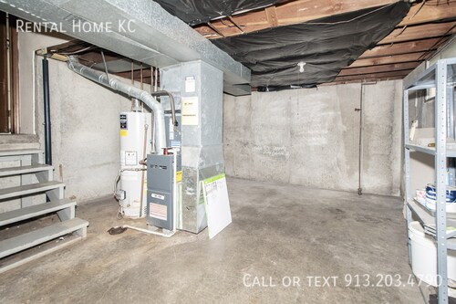 Building Photo - 1940 E Lindenwood Cir