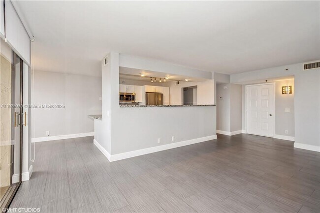 Building Photo - 105 Lake Emerald Dr