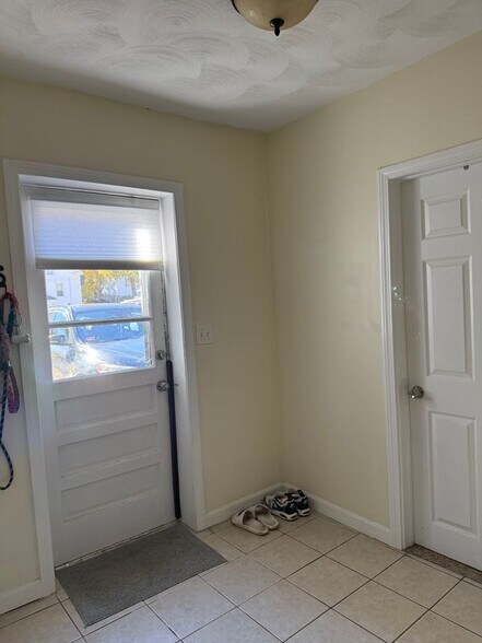 Building Photo - 707 Putnam Pike