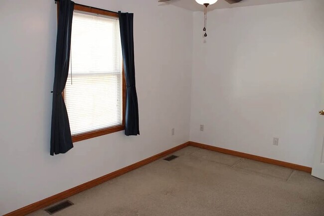 Building Photo - 35 Catalpa Dr