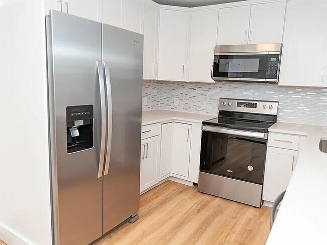 Building Photo - Spacious 4-Bedroom / 2-Bath Home in Wichit...