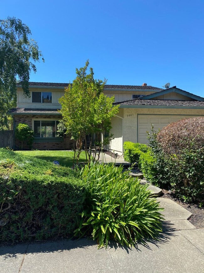 Primary Photo - Coming Soon - Beautifully remodeled 5 bed/...