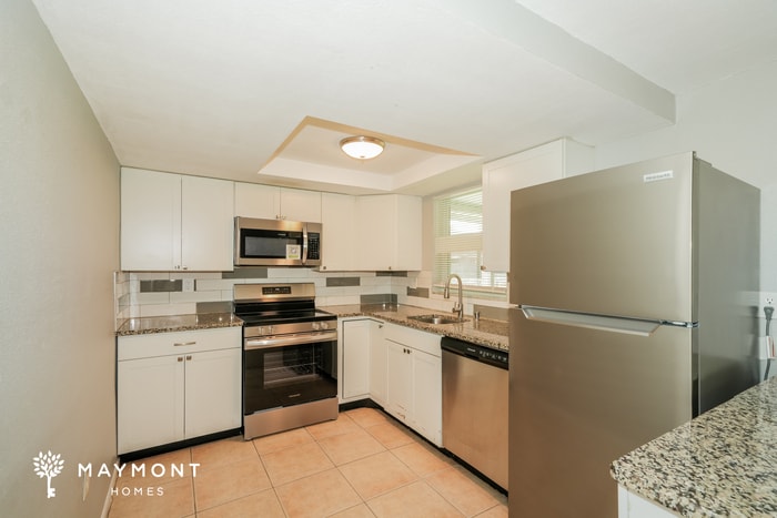 Building Photo - 9231 St Regis Ln