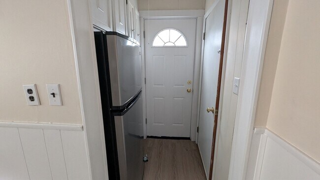 Building Photo - 157 Palmer St