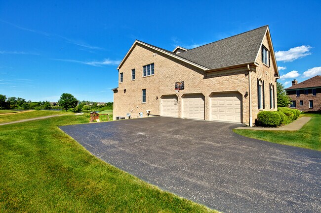 Building Photo - 8 Turnbury Ct