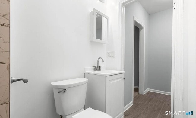 Building Photo - 303 Poplar St