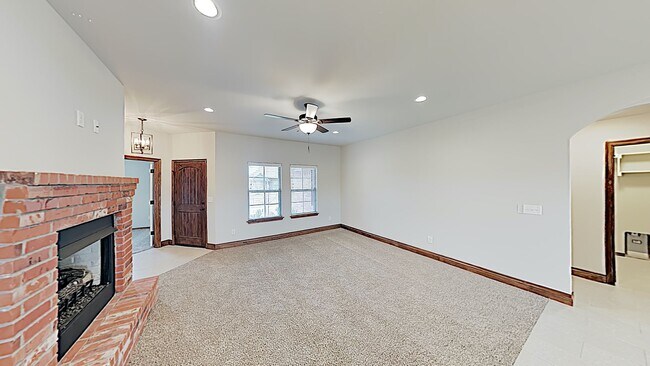 Building Photo - Very Nice 4 Bedroom 2 Bath Home in Mustang Schools