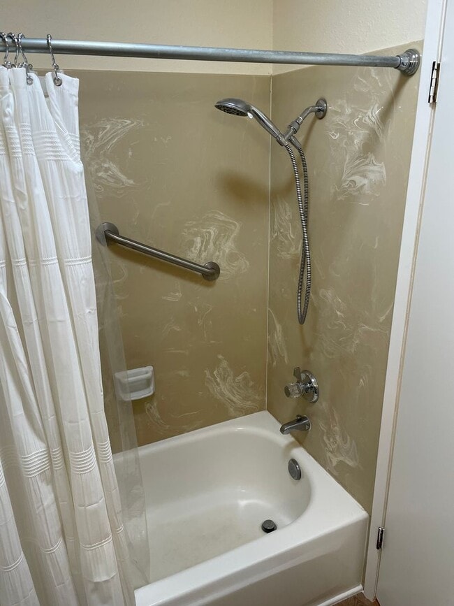 Building Photo - Fully Furnished 2/1.5 Duplex in West Sacramento