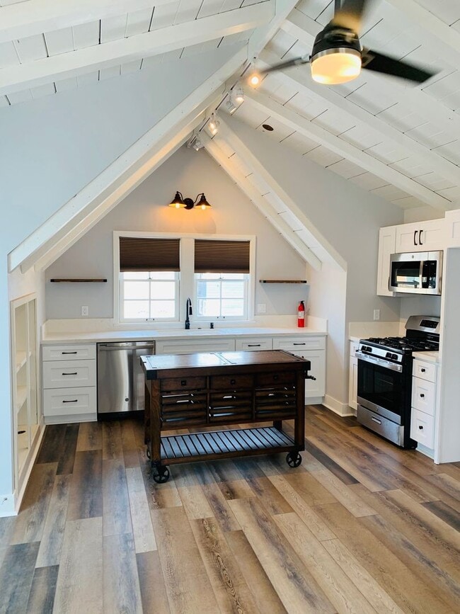 Building Photo - 6514 E Ocean Blvd