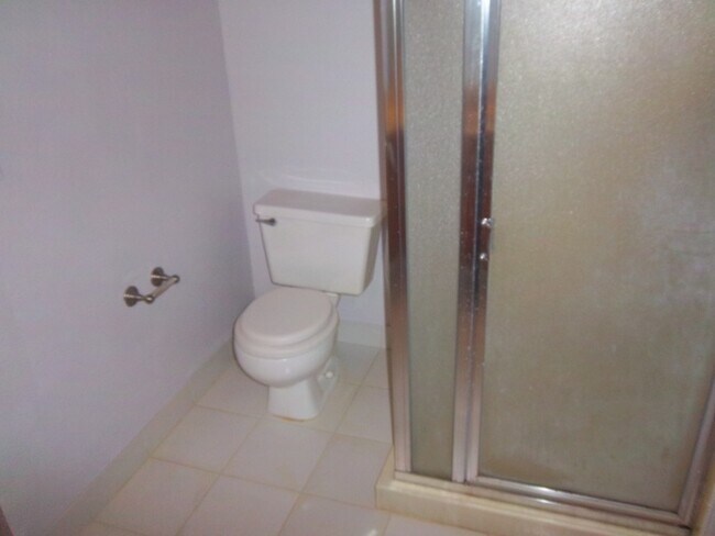 Building Photo - This amazing 2/3 with Den condo won't last!