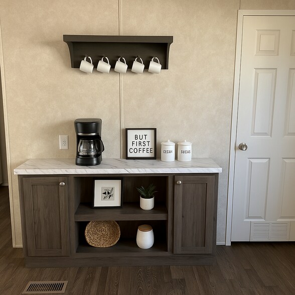 Building Photo - 2042 Marmoor Dr