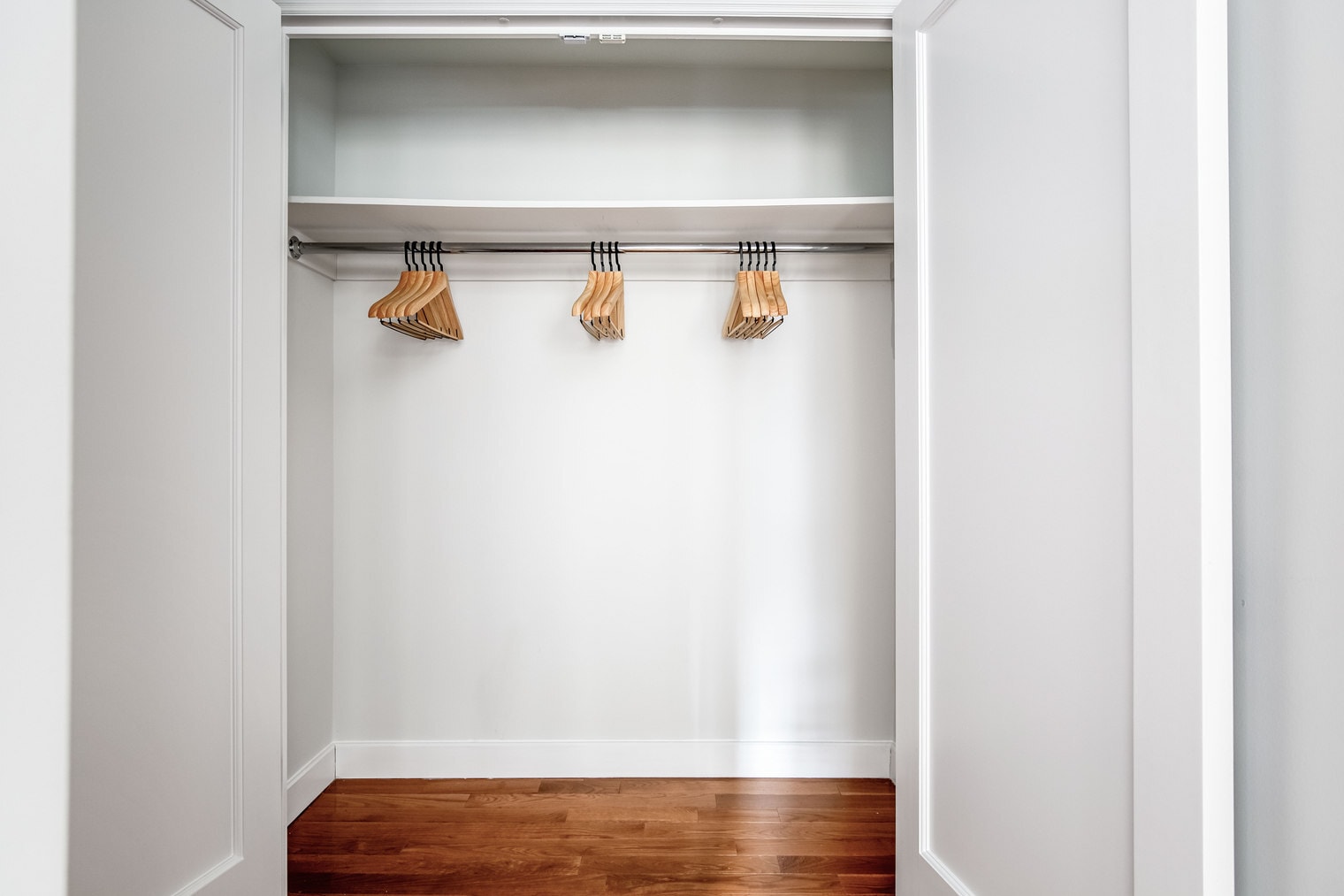 Building Photo - 400 E 57th St