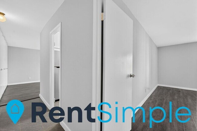 Building Photo - 6001 Arlington Blvd