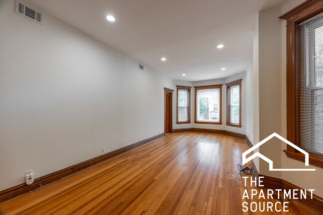 Building Photo - 3249 W Evergreen Ave