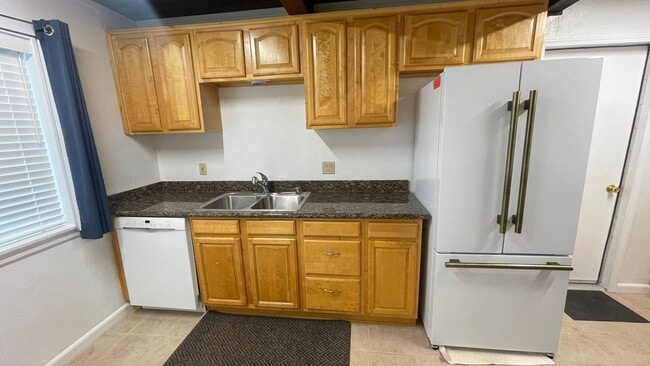 Building Photo - Pleasant HIll, Beautiful 3 bedroom 1 bath home w/ 1 car garage Immaculately maintained!